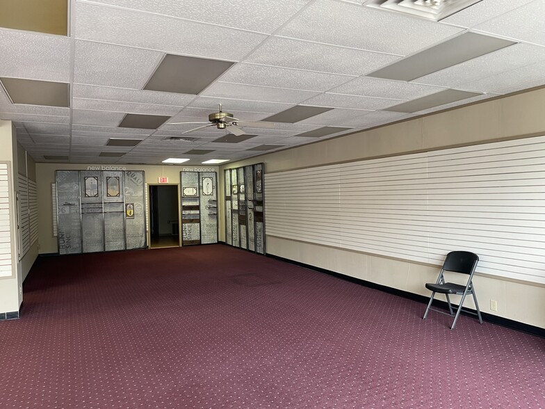 3260 Kent Rd, Stow, OH for lease - Interior Photo - Image 2 of 7