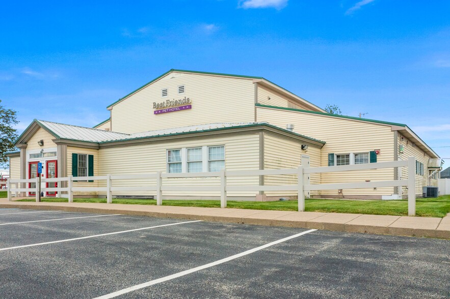 8224 N Bash St, Indianapolis, IN for sale - Building Photo - Image 3 of 9