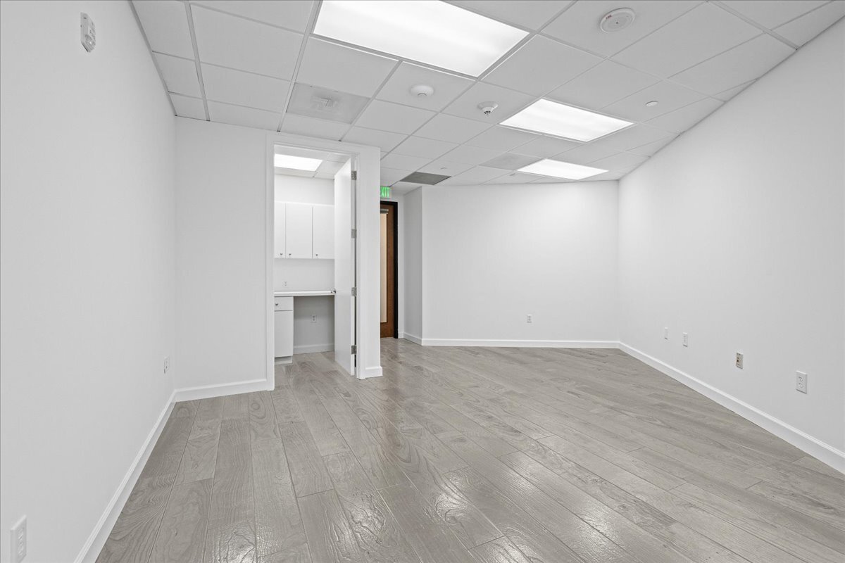 848 Brickell Ave, Miami, FL for lease Interior Photo- Image 1 of 12