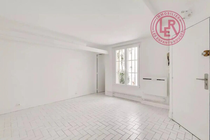 Retail in Paris for lease - Building Photo - Image 3 of 4