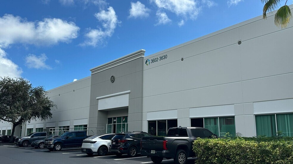 2035 High Ridge Rd, Boynton Beach, FL for lease - Primary Photo - Image 3 of 4