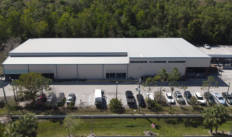 4231 Colonial Blvd, Fort Myers, FL for lease - Building Photo - Image 2 of 8