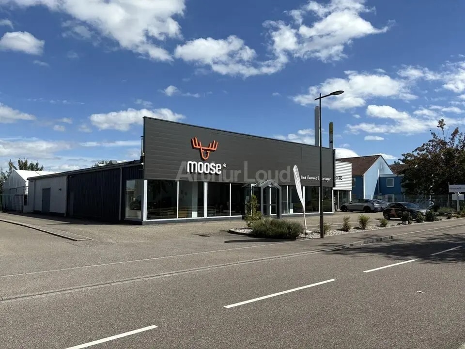 Retail in Vendenheim for lease Building Photo- Image 1 of 12