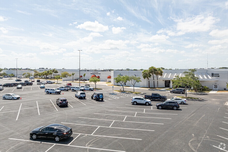 4100-4300 Okeechobee Rd, Fort Pierce, FL for lease - Primary Photo - Image 1 of 11
