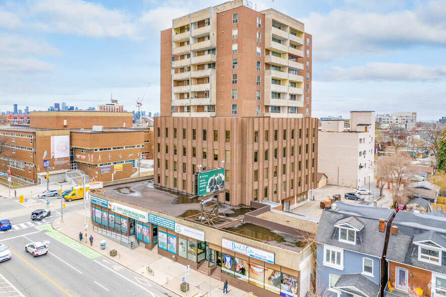 2329-2333 Dundas St W, Toronto, ON for lease - Building Photo - Image 2 of 4