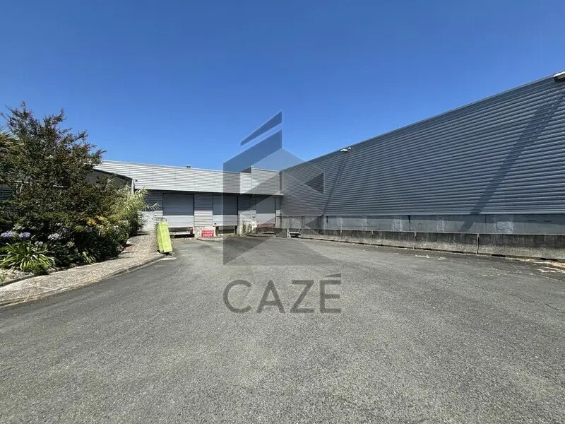 Industrial in Le Haillan for lease Building Photo- Image 1 of 8