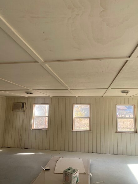 2184 US-63, Hardy, AR for lease - Interior Photo - Image 2 of 9