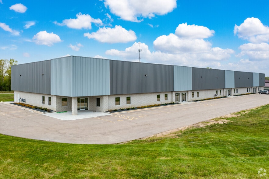 1151 Universal Blvd, Whitewater, WI for sale - Primary Photo - Image 1 of 1