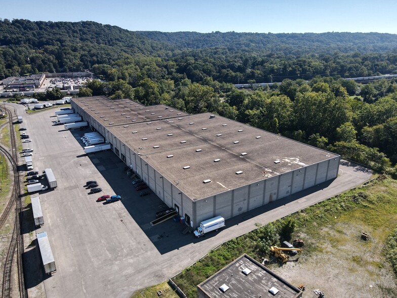 866 Avenue A, Leetsdale, PA for lease - Building Photo - Image 1 of 5