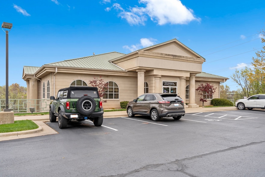 909 E Republic Rd, Springfield, MO for lease - Building Photo - Image 2 of 40