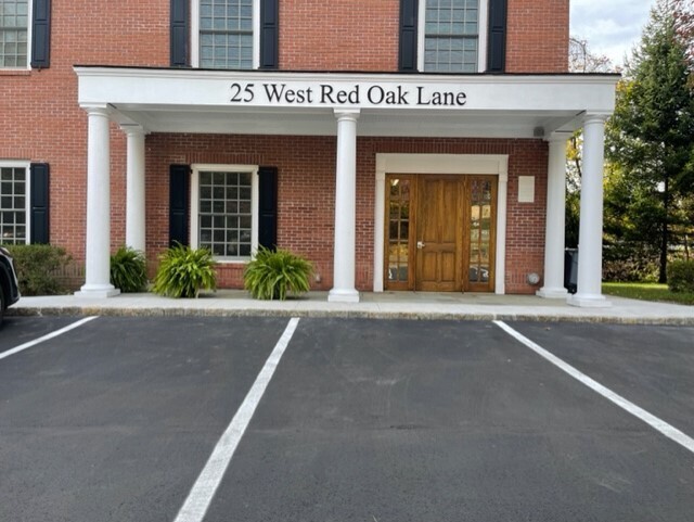 25 W Red Oak Ln, White Plains, NY for lease - Building Photo - Image 3 of 21