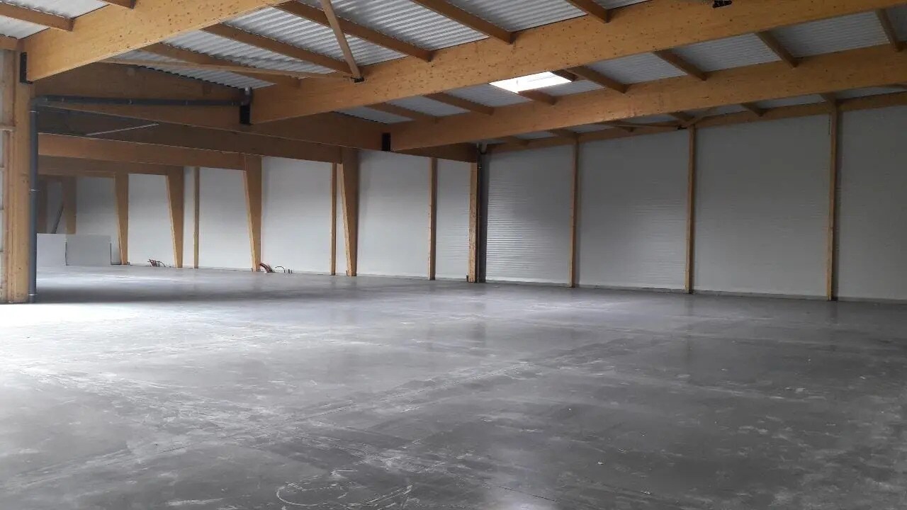 Flex in Montivilliers for lease Building Photo- Image 1 of 3