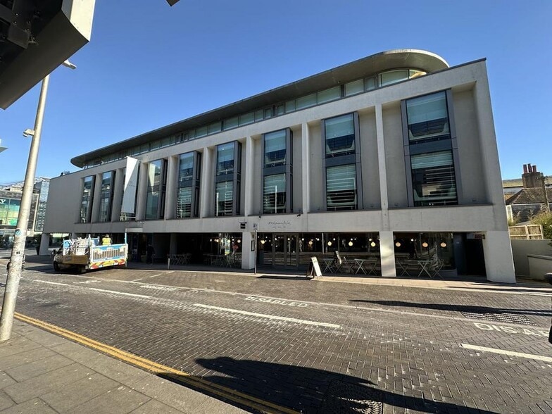 17 Jubilee St, Brighton for lease - Building Photo - Image 3 of 8