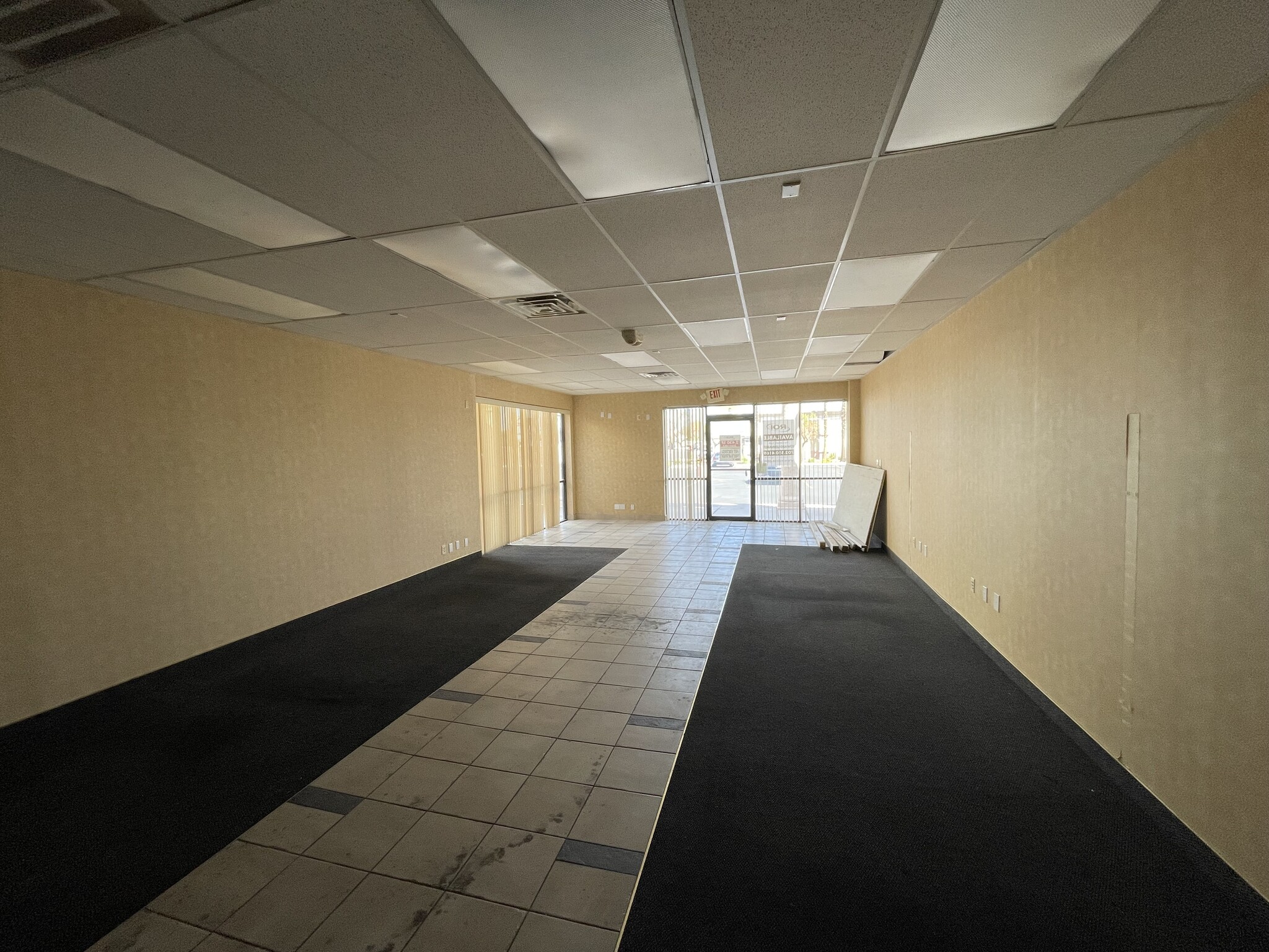 2833-2949 E Desert Inn Rd, Las Vegas, NV for lease Building Photo- Image 1 of 6