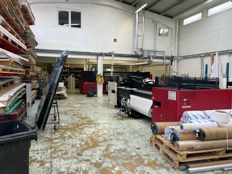 Flex in Argenteuil for lease - Interior Photo - Image 3 of 14