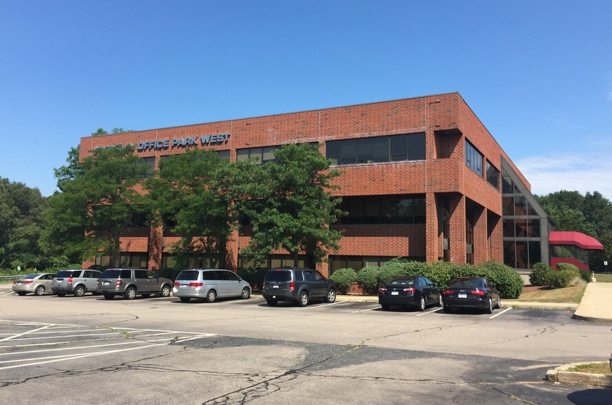 38 Pond St, Franklin, MA 02038