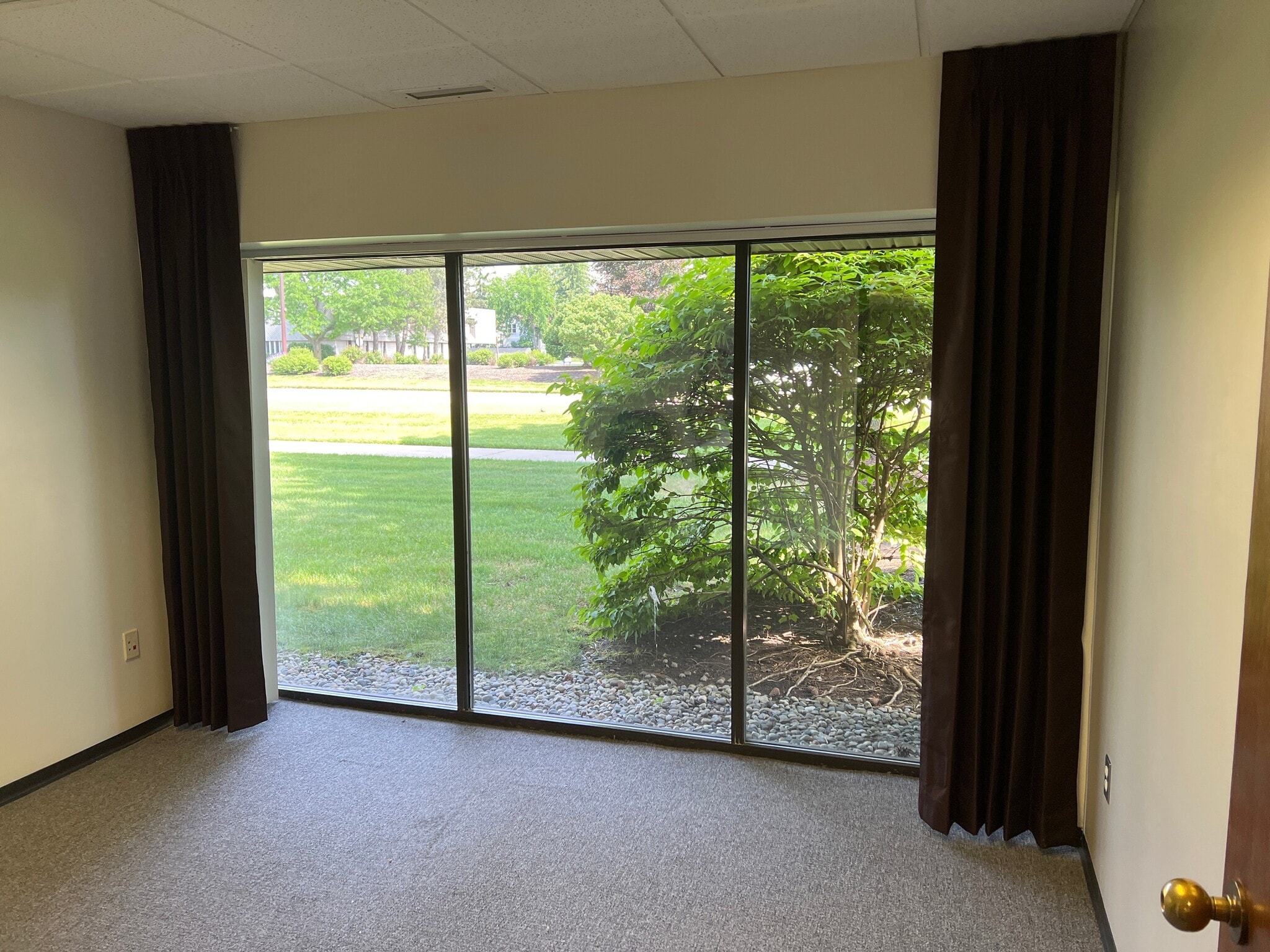 200 E Big Beaver Rd, Troy, MI for lease Interior Photo- Image 1 of 1