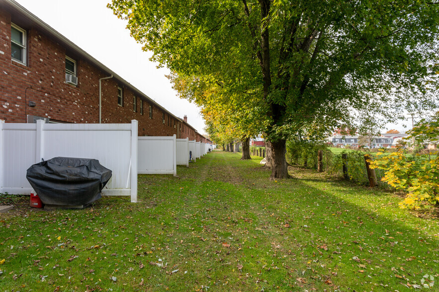 140 Union St, Westfield, MA for sale - Building Photo - Image 3 of 8