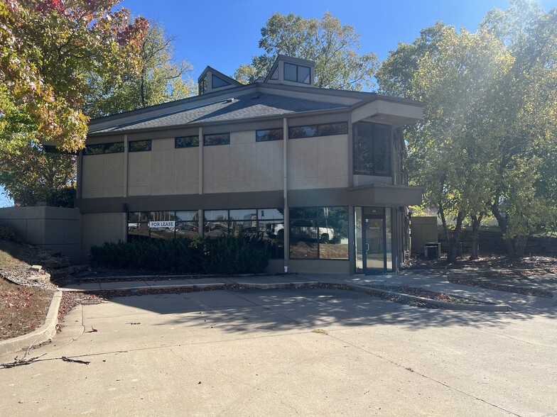 510-512 NW Mock Ave, Blue Springs, MO for lease - Building Photo - Image 2 of 26