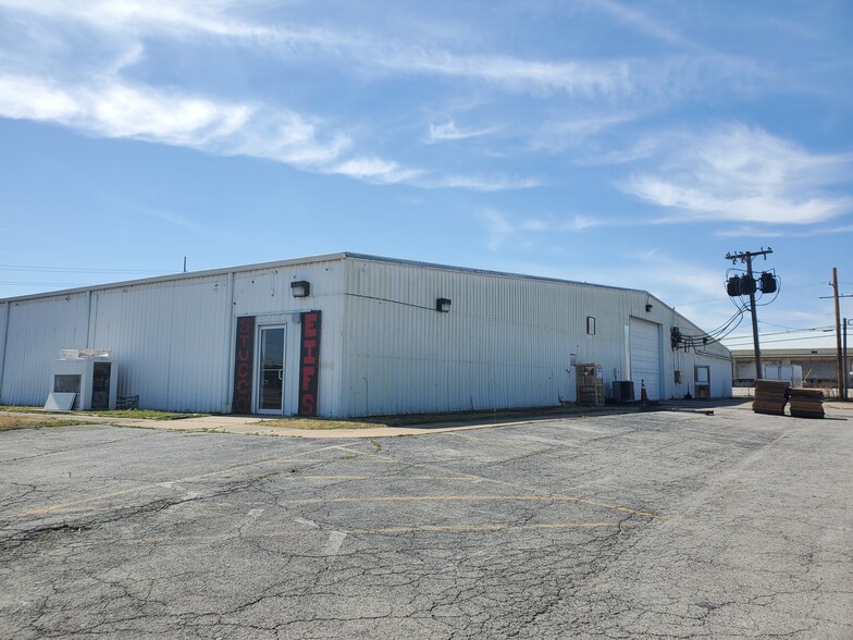 7727 E 41st St, Tulsa, OK for lease - Building Photo - Image 2 of 17