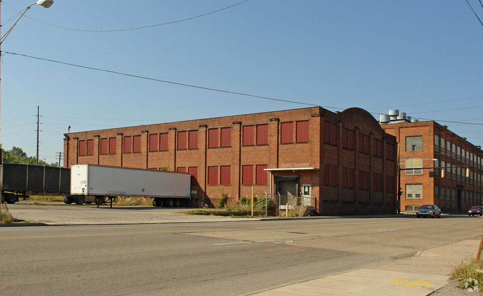 1251 W Market St, Warren, OH for sale - Building Photo - Image 2 of 11