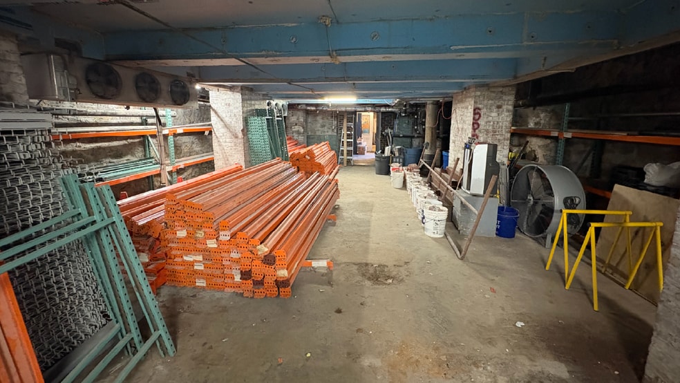 8-01 43rd Ave, Long Island City, NY for lease - Interior Photo - Image 3 of 5