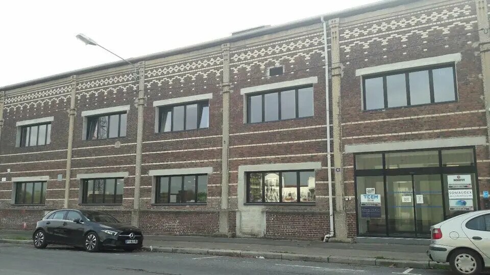 Location Bureaux 300 m² - Photo 1