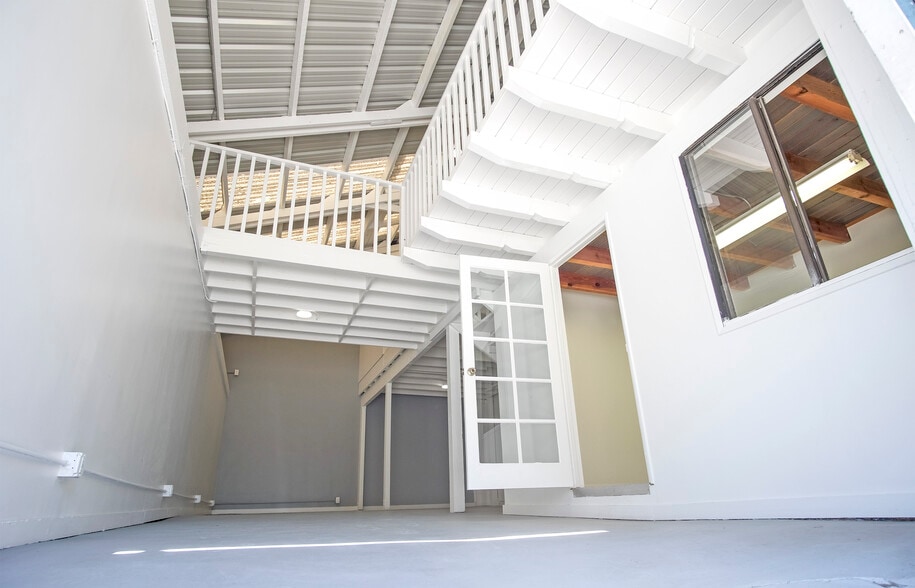 24 E Mason St, Santa Barbara, CA for lease - Building Photo - Image 2 of 10