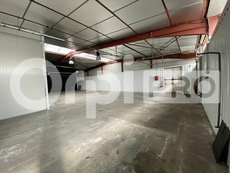 Office in Montauban for lease - Interior Photo - Image 2 of 7