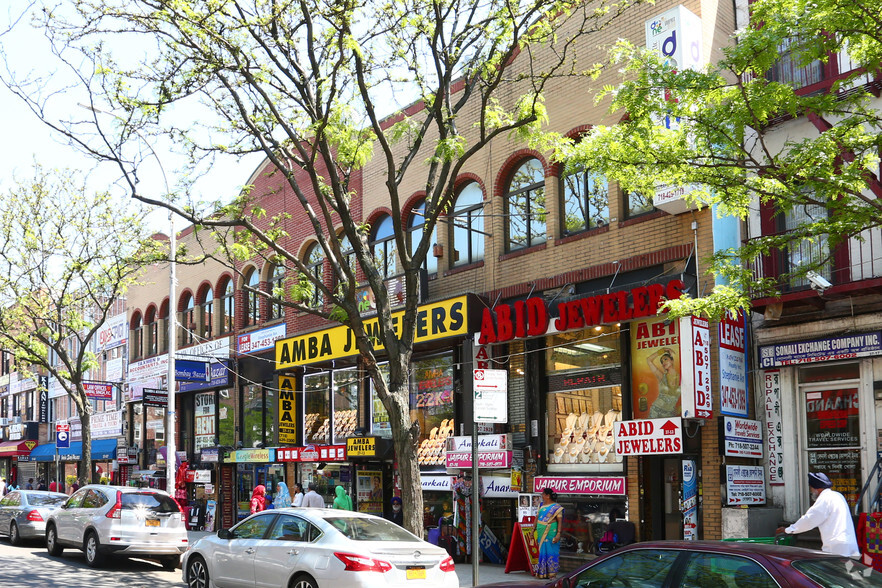 3711-3713 74th St, Jackson Heights, NY for sale - Primary Photo - Image 1 of 1