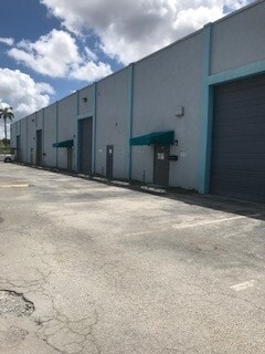 9550-9552 NW 12th St, Miami, FL for lease - Building Photo - Image 3 of 9