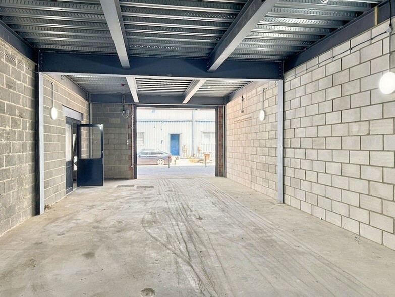 Kemp Rd, Dagenham for lease - Building Photo - Image 3 of 7