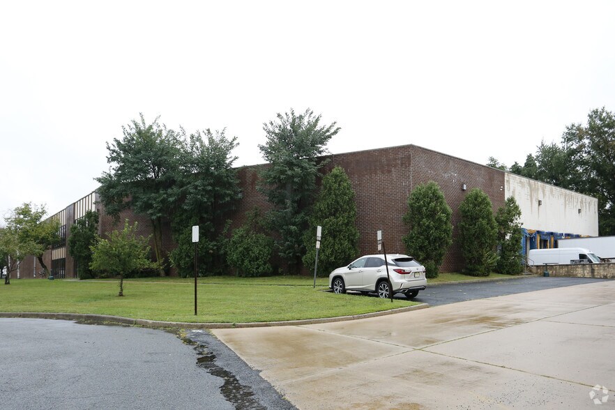 33 S Truman Dr, Edison, NJ for sale - Primary Photo - Image 1 of 1