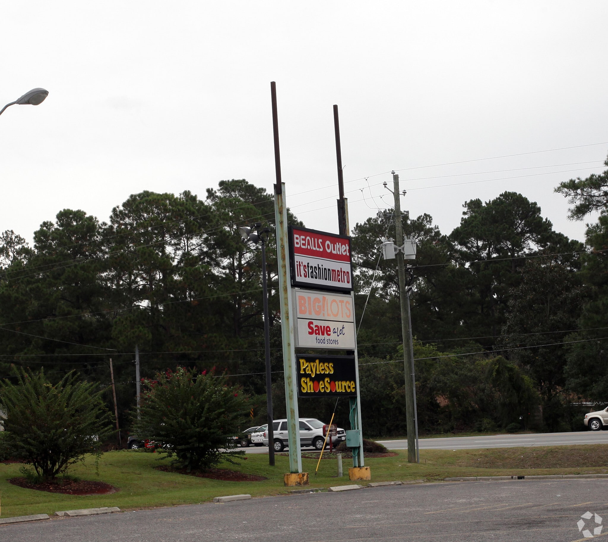 501 E Oglethorpe Hwy, Hinesville, GA 31313 Crossroads Shopping Center