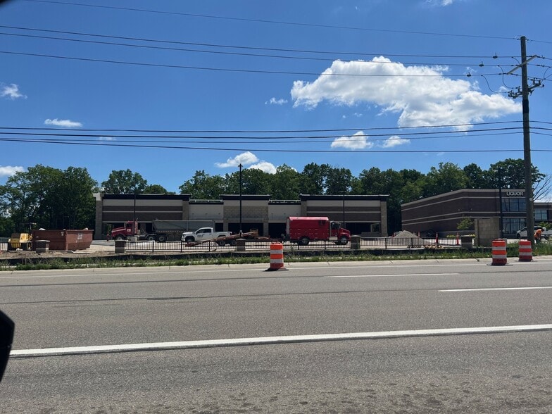 3901 S Lapeer Rd, Orion, MI for lease - Building Photo - Image 2 of 3