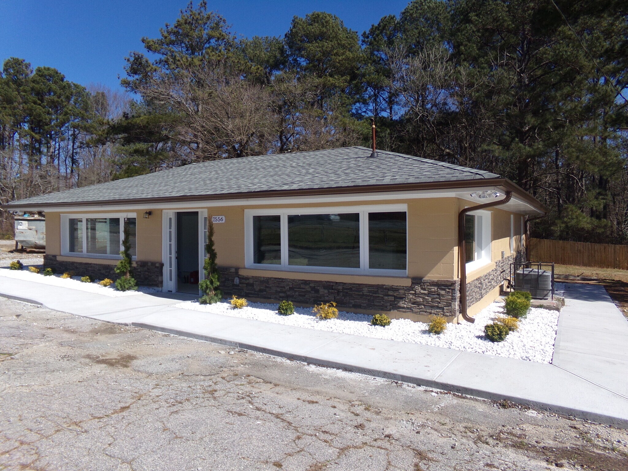 7556 Tara Blvd, Jonesboro, GA for sale Primary Photo- Image 1 of 1