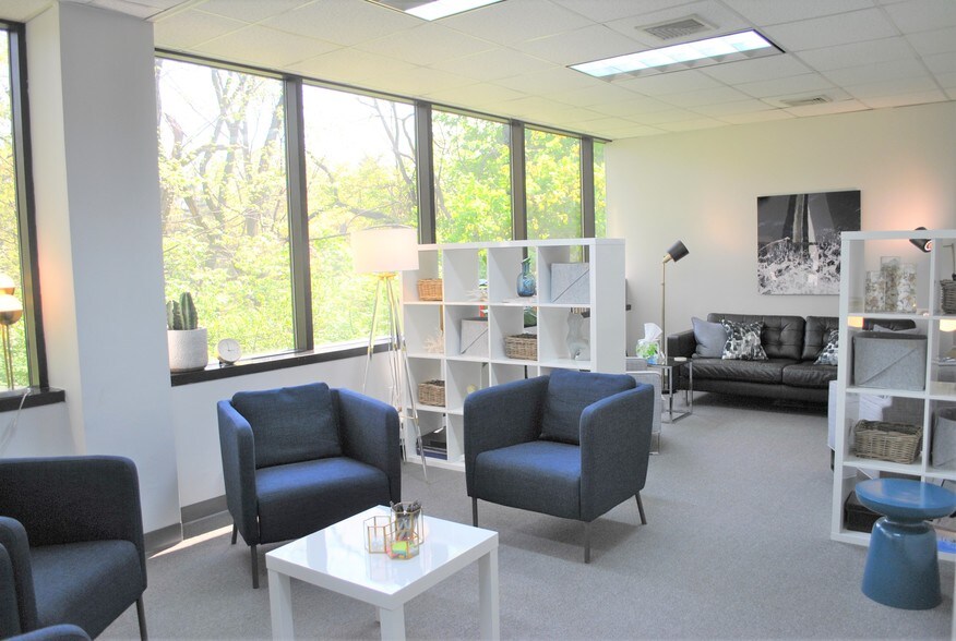 1200 E Putnam Ave, Riverside, CT for lease - Building Photo - Image 1 of 9