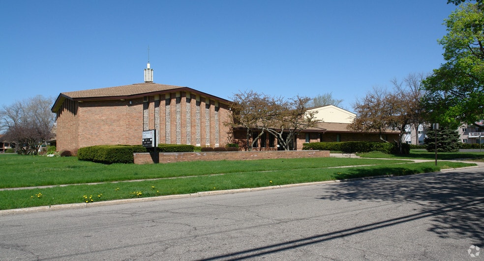 1001 Chester Rd, Lansing, MI for lease - Primary Photo - Image 1 of 2