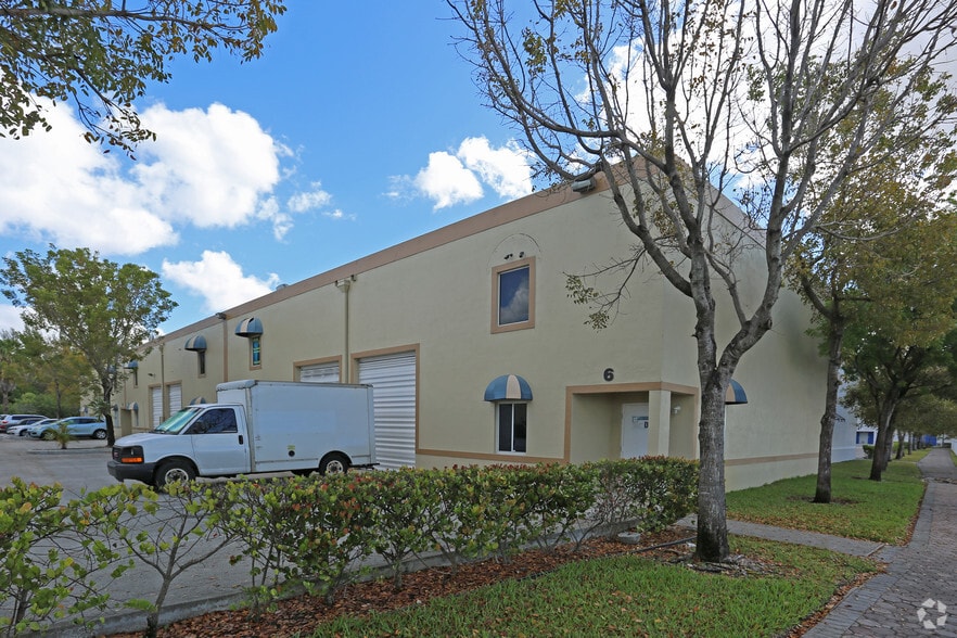 10810 NW 138th St, Hialeah, FL for sale - Building Photo - Image 1 of 1