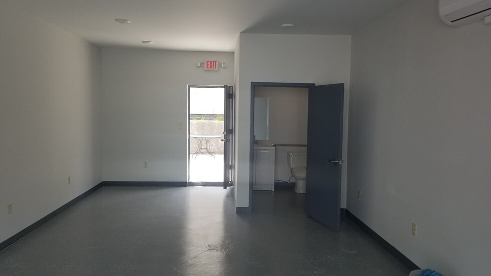 105 W Railroad St, Dickson, TN for lease - Interior Photo - Image 3 of 7