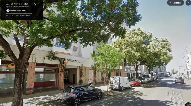 Retail in Lyon for sale Building Photo- Image 1 of 2