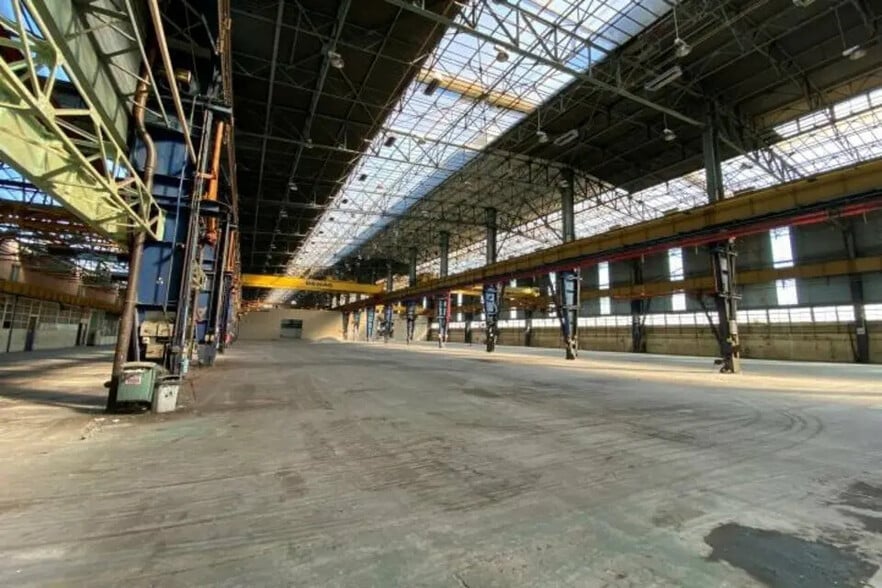 Flex in Reims for lease - Building Photo - Image 3 of 5