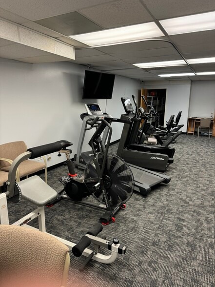 5183-5195 Mayfield Rd, Cleveland, OH for lease - Interior Photo - Image 3 of 9