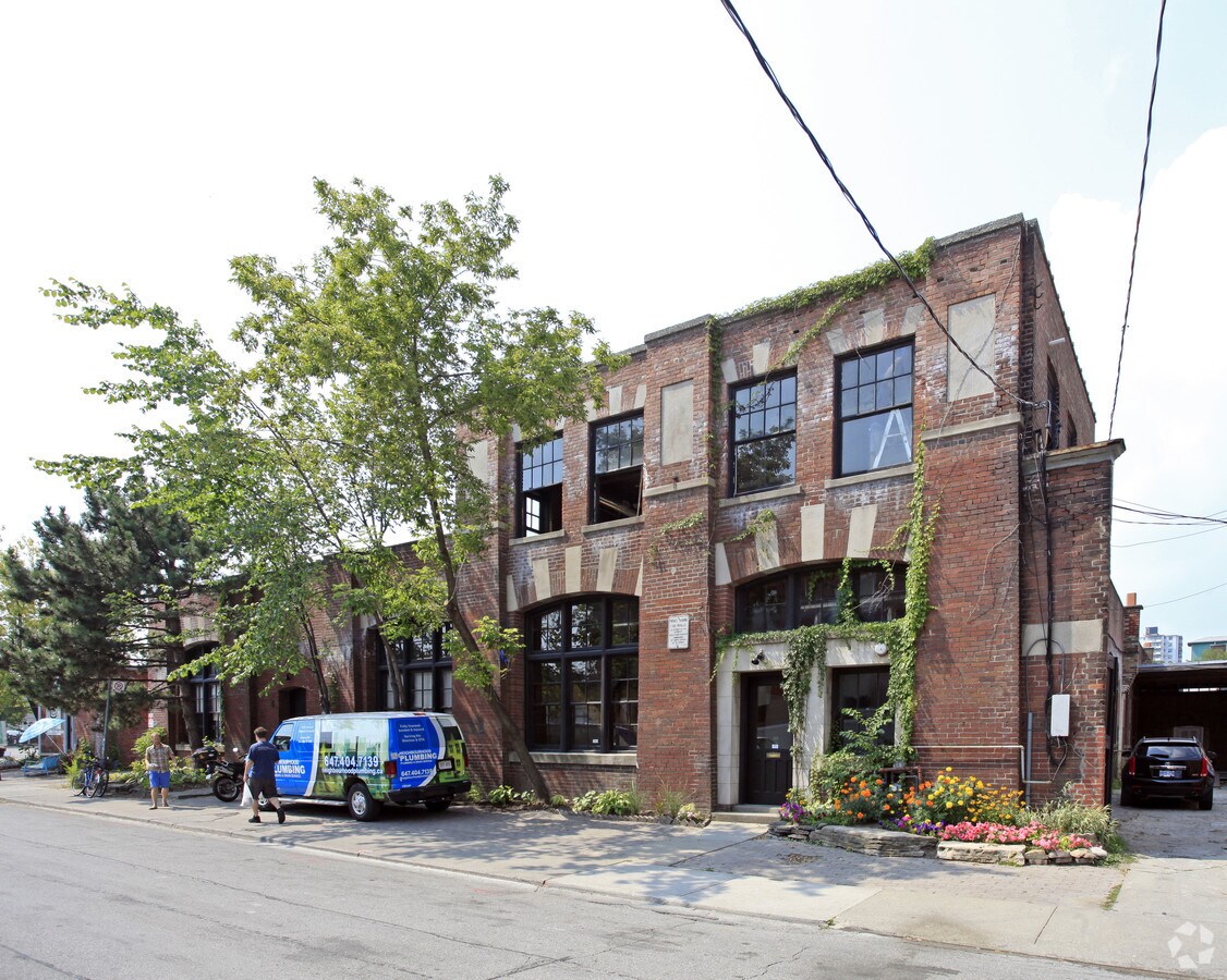 5460 Fraser Ave, Toronto, ON M6K 1Y6