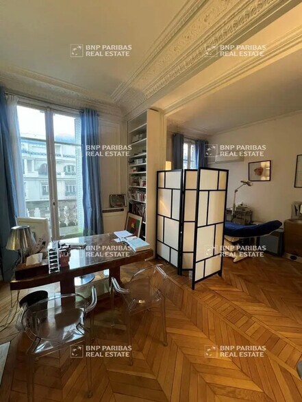 17 Boulevard Raspail, Paris for lease - Interior Photo - Image 2 of 9