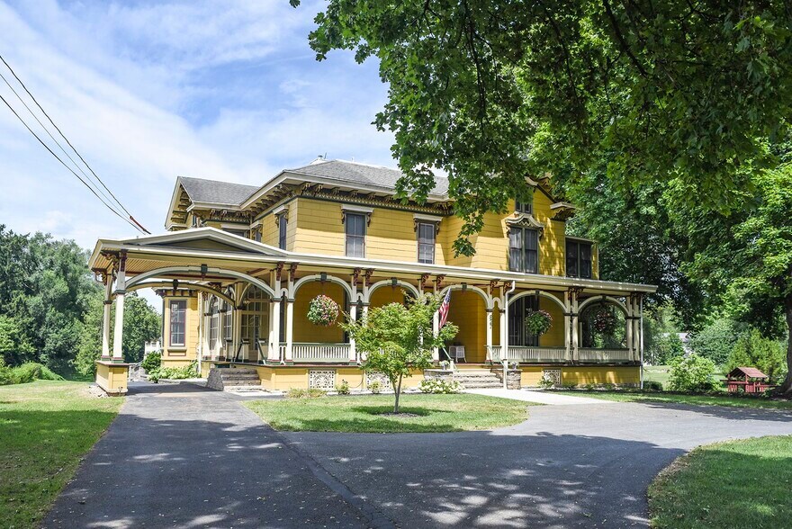 827 Philadelphia Ave, Chambersburg, PA for sale - Primary Photo - Image 2 of 85