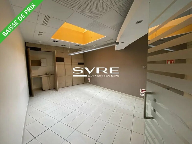 Retail in Marseille for lease - Interior Photo - Image 3 of 11