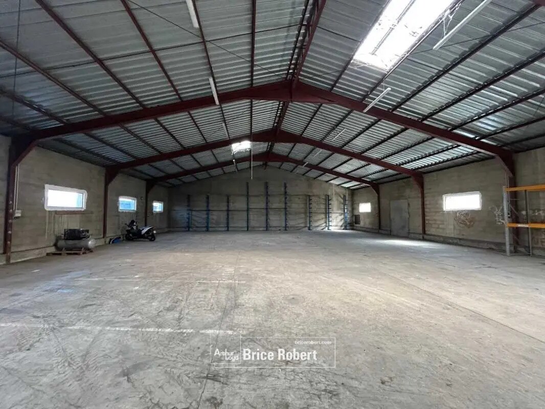 Office in Irigny for lease Interior Photo- Image 1 of 6