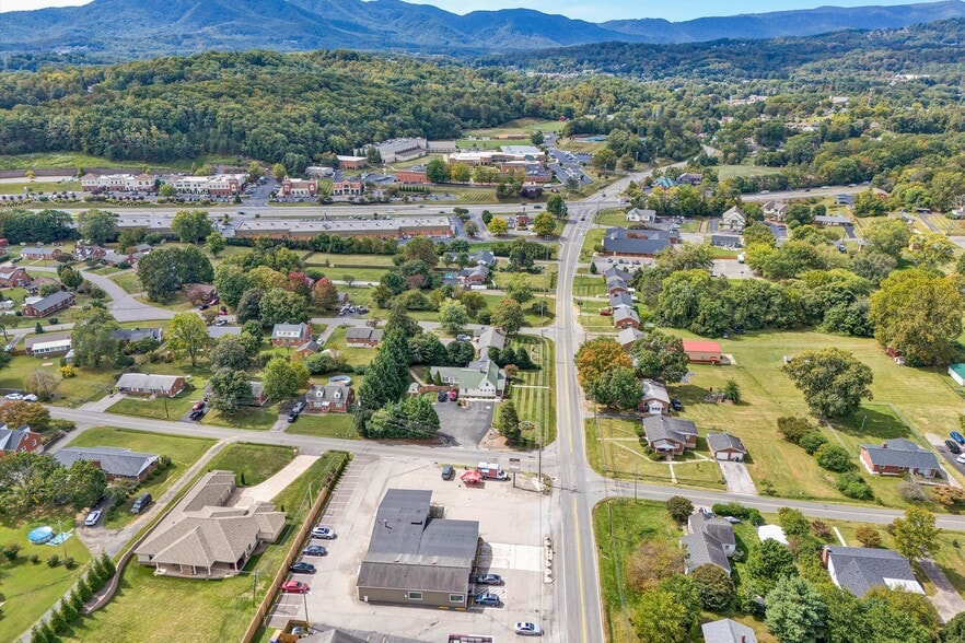 3664 Colonial Ave, Cave Spring, VA for lease - Building Photo - Image 2 of 23