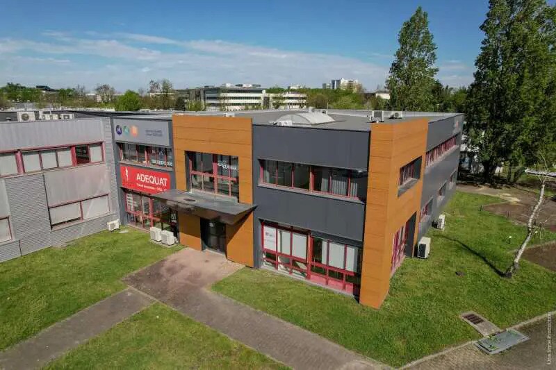 Office in Mérignac for lease Building Photo- Image 1 of 10